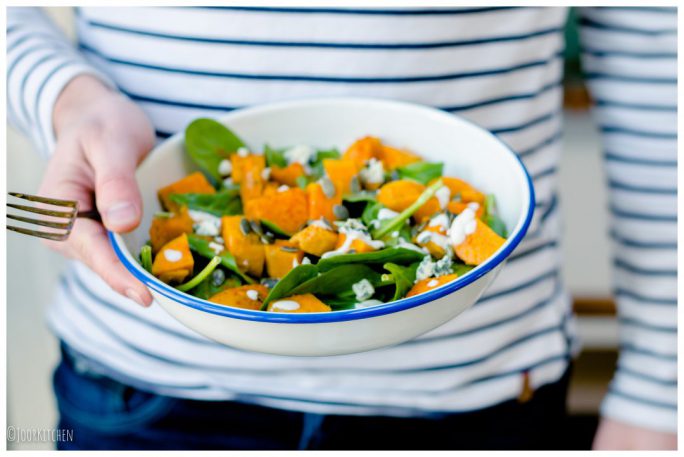 lauwwarme salade van zoete aardappel