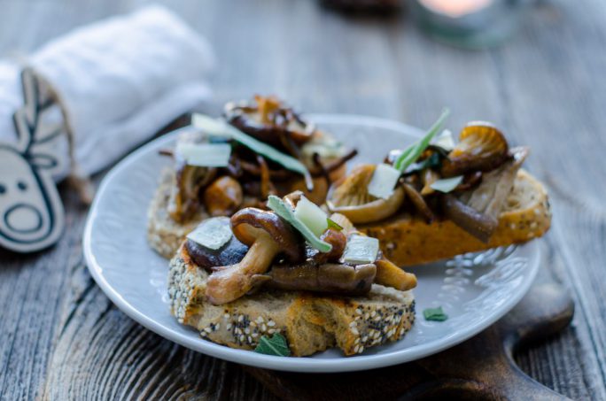 crostini's met herfstpaddenstoelen