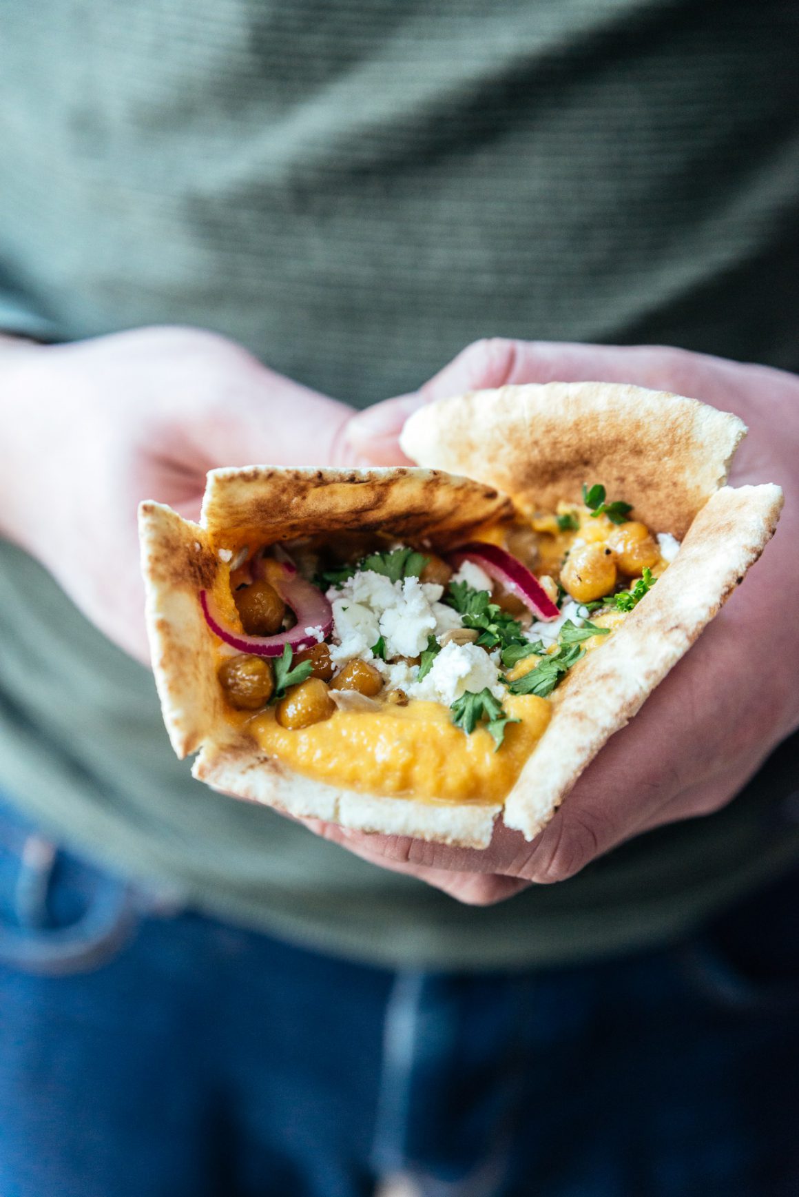 flatbreads met pompoen, kikkererwten en zoetzure ui 