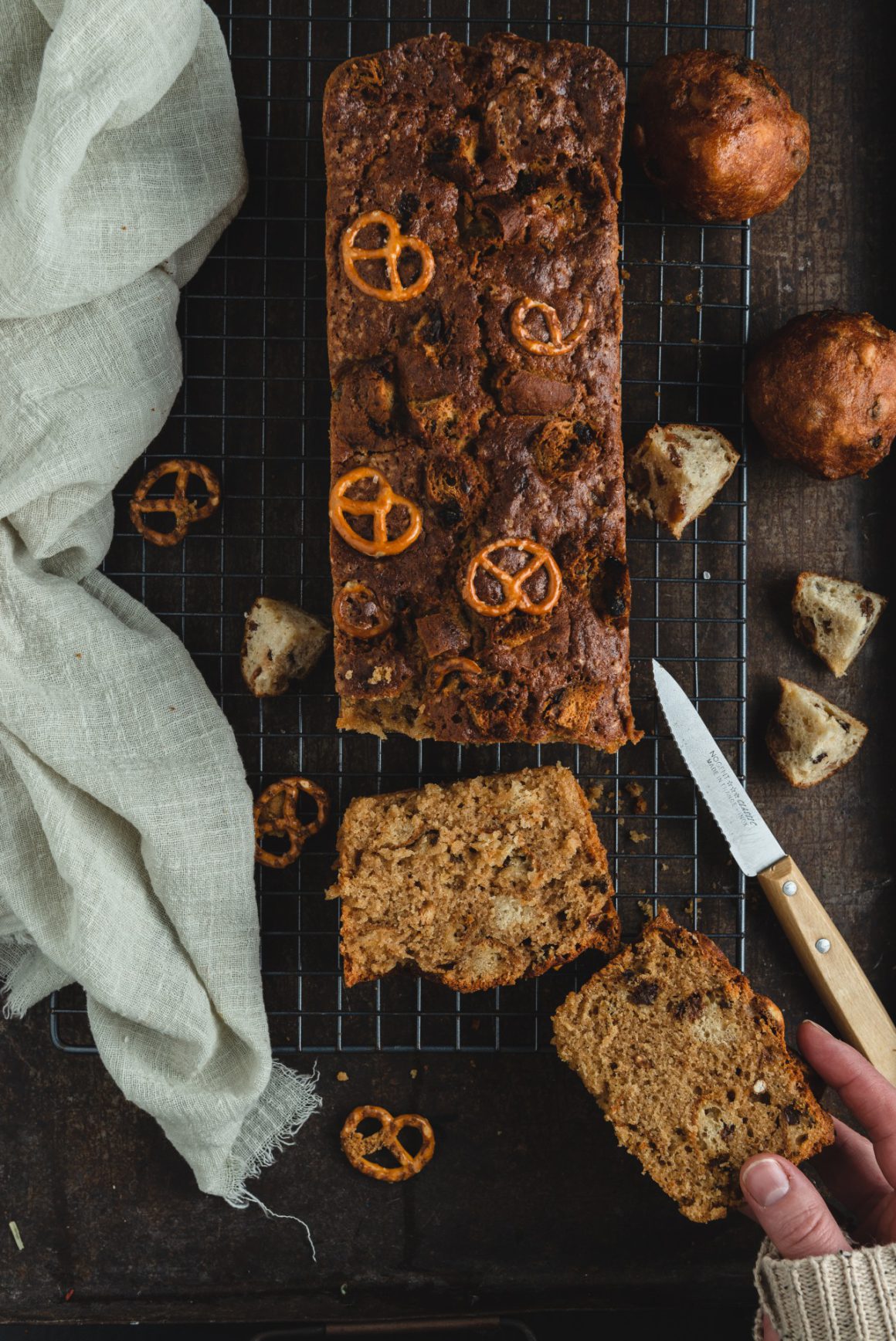 Cake met oliebollen en pretzels