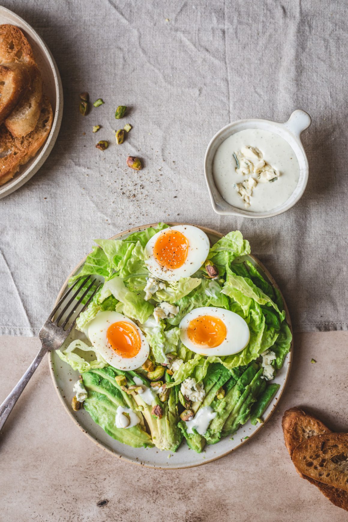 salade met blauwekaasdressing en avocado