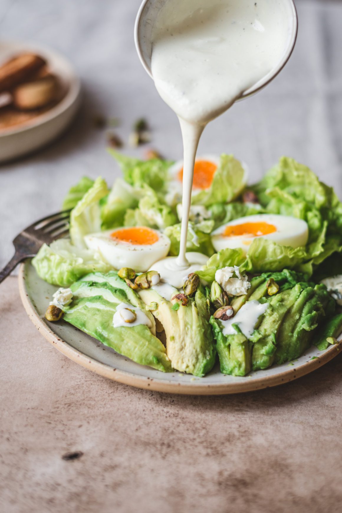 salade met blauwekaasdressing en avocado