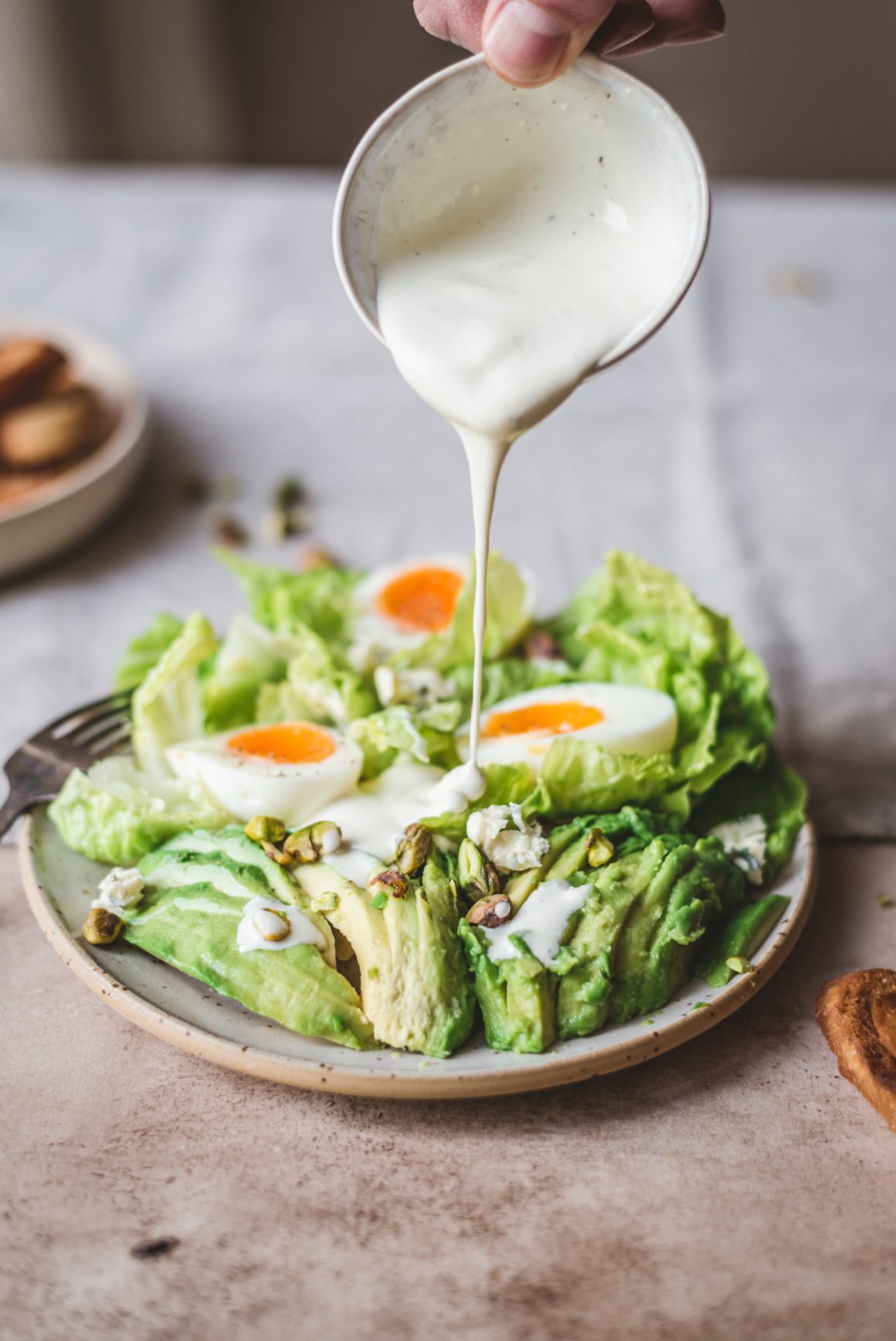 salade met blauwekaasdressing en avocado