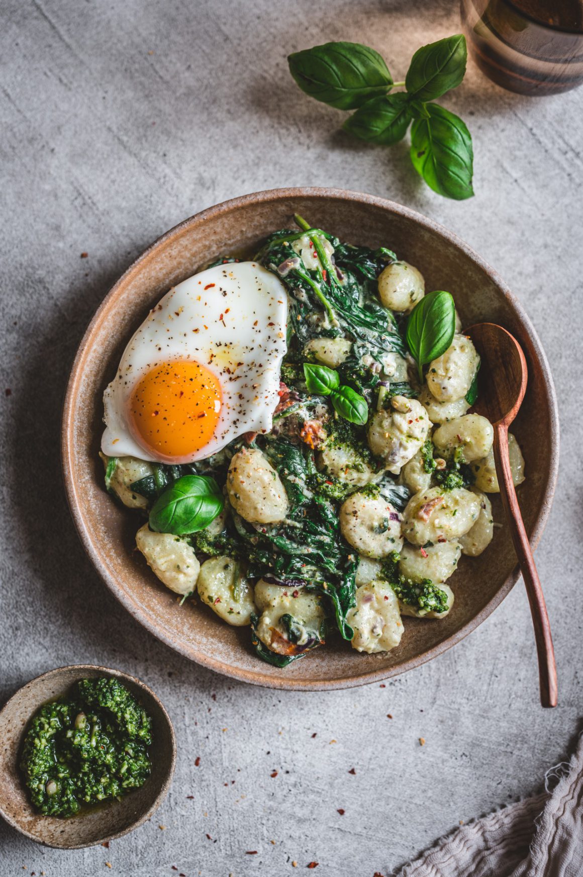 Romige gnocchi met pesto en spinazie1