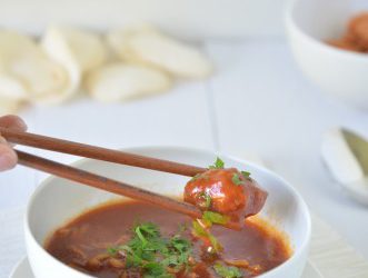 Chinese tomatensoep met garnalenballetjes