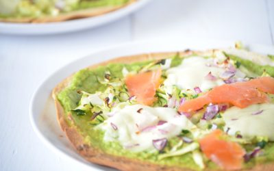 Tortizza (pizza van tortilla) met avocadomousse