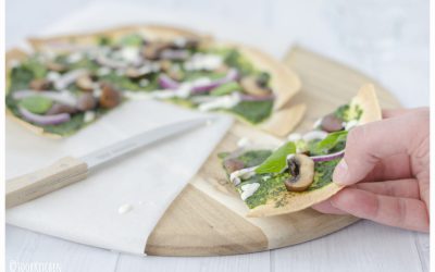 Tortizza met spinaziespread en champignons