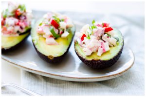 gevulde avocado's met surimi