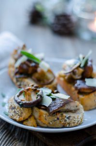 crostini's met herfstpaddenstoelen