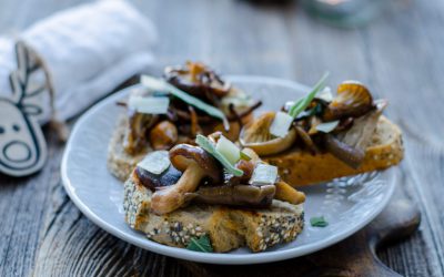 Crostini’s met herfstpaddenstoelen, salie en knoflook