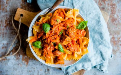 Pasta met groentesaus en vega-balletjes