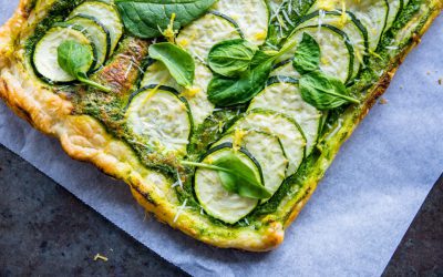 Simpele, zomerse plaattaart met courgette en mascarpone