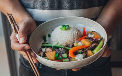 Zoetzure saus met rijst en groenten