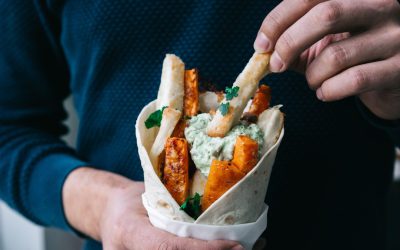 Halloumi- en wortelfrietjes met avocadomayonaise