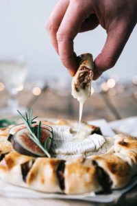 Feestkrans van vijgen en camembert