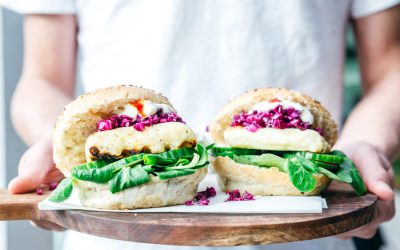 Halloumiburger met goudbruine mais van de barbecue