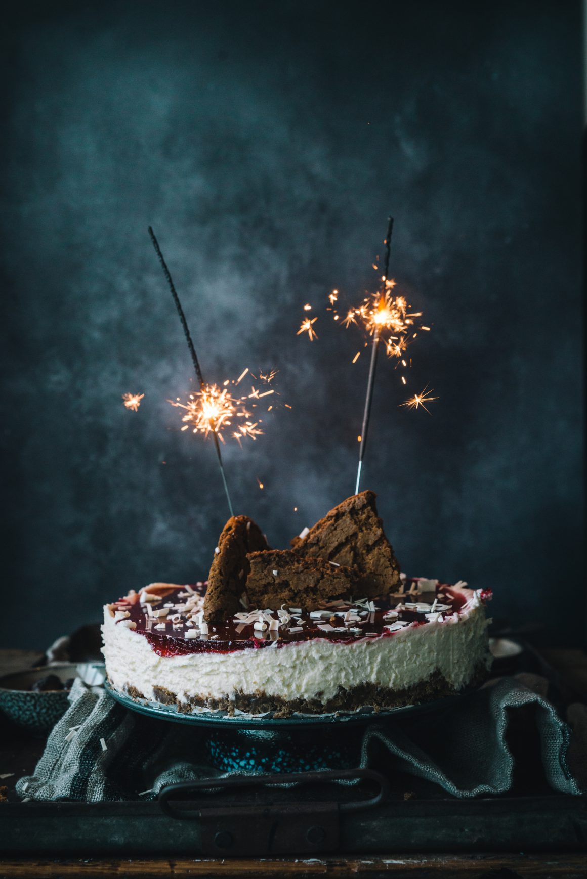 witte chocoladecheesecake met speculaas en kersen