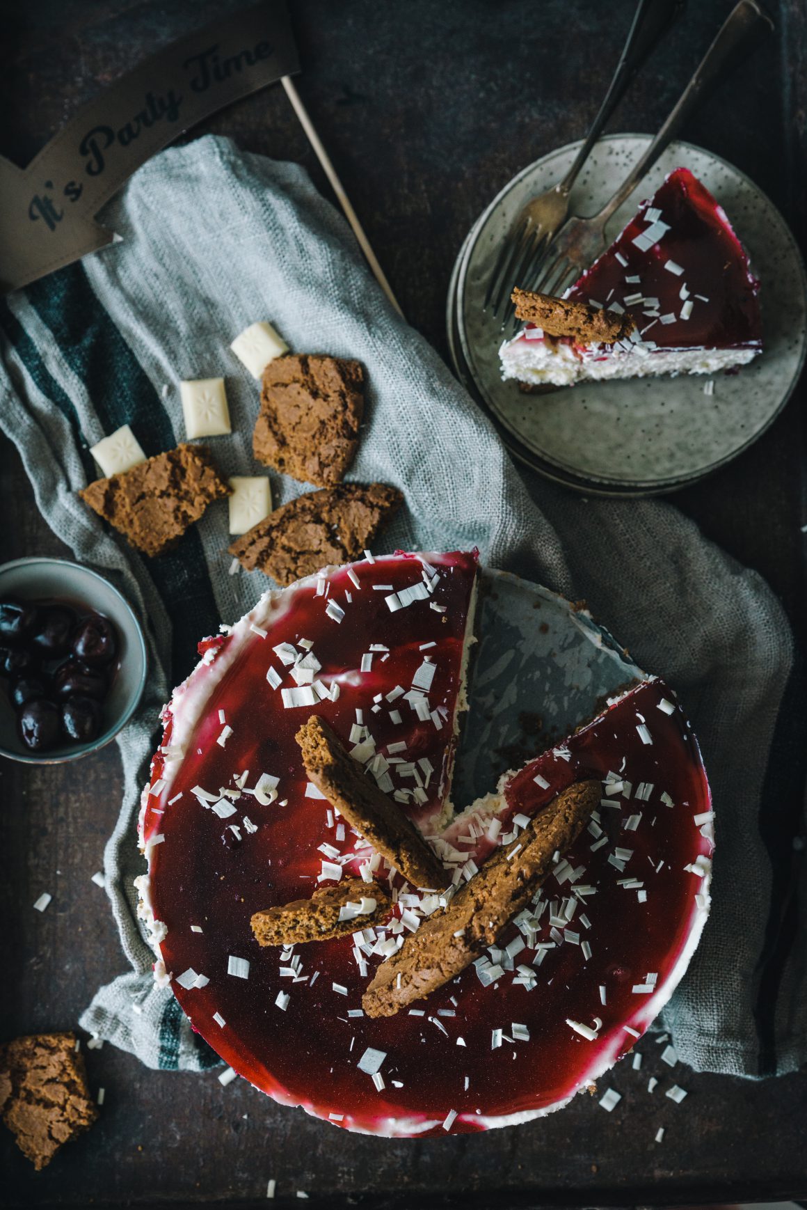 witte chocoladecheesecake met speculaas en kersen