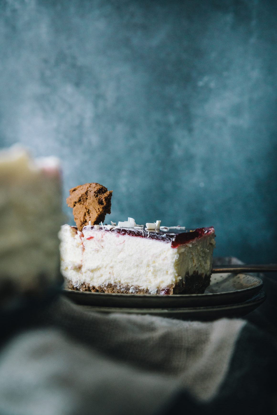 witte chocoladecheesecake met speculaas en kersen