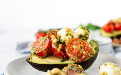 Gevulde avocado met pesto